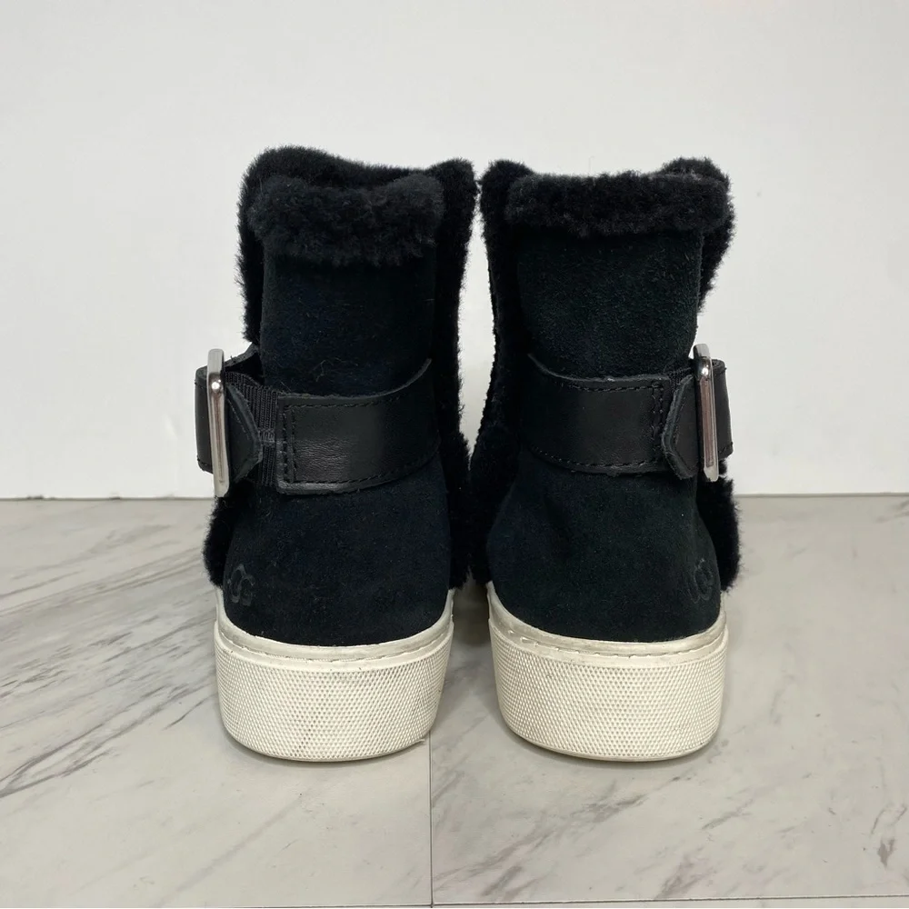 UGG aika black